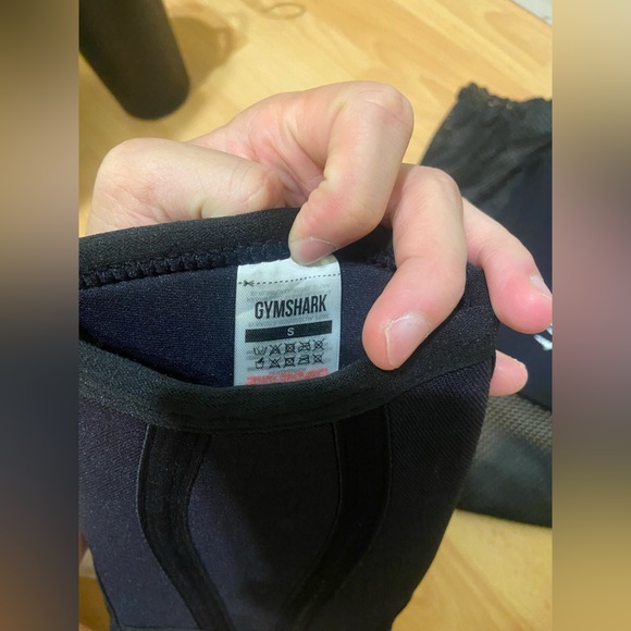 Gymshark Black elbow sleeves brand new - Picture 2 of 2